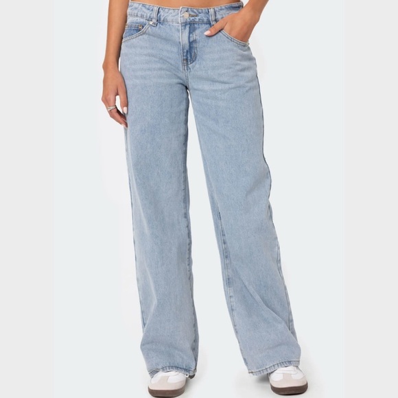 Edikted Raelynn Washed Low Rise Jeans - Picture 4 of 8